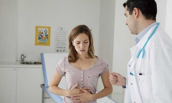 Gastroenteroloog selgitab pankreatiidiga patsiendile üksikasjalikult, kuidas süüa, et mitte keha kahjustada